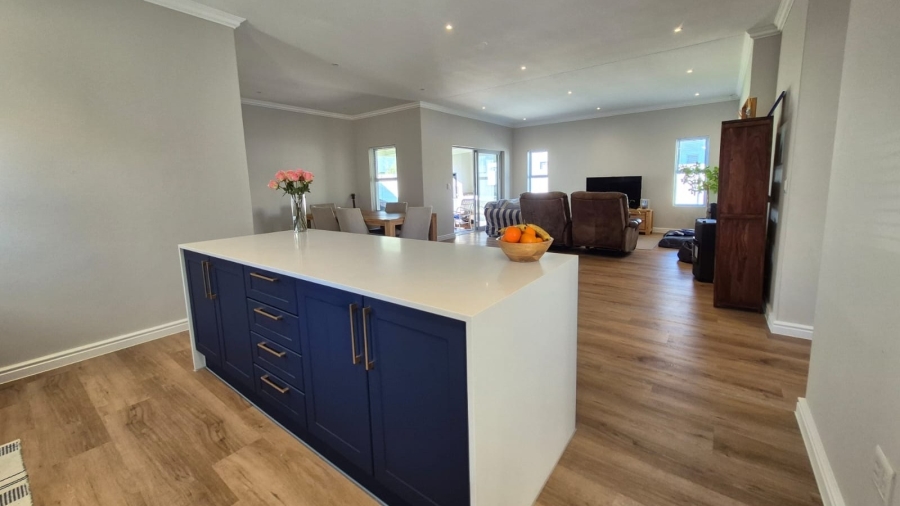 To Let 4 Bedroom Property for Rent in Sunningdale Western Cape